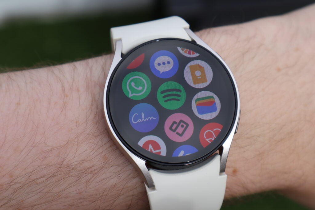 El cajón de aplicaciones del Samsung Galaxy Watch 6