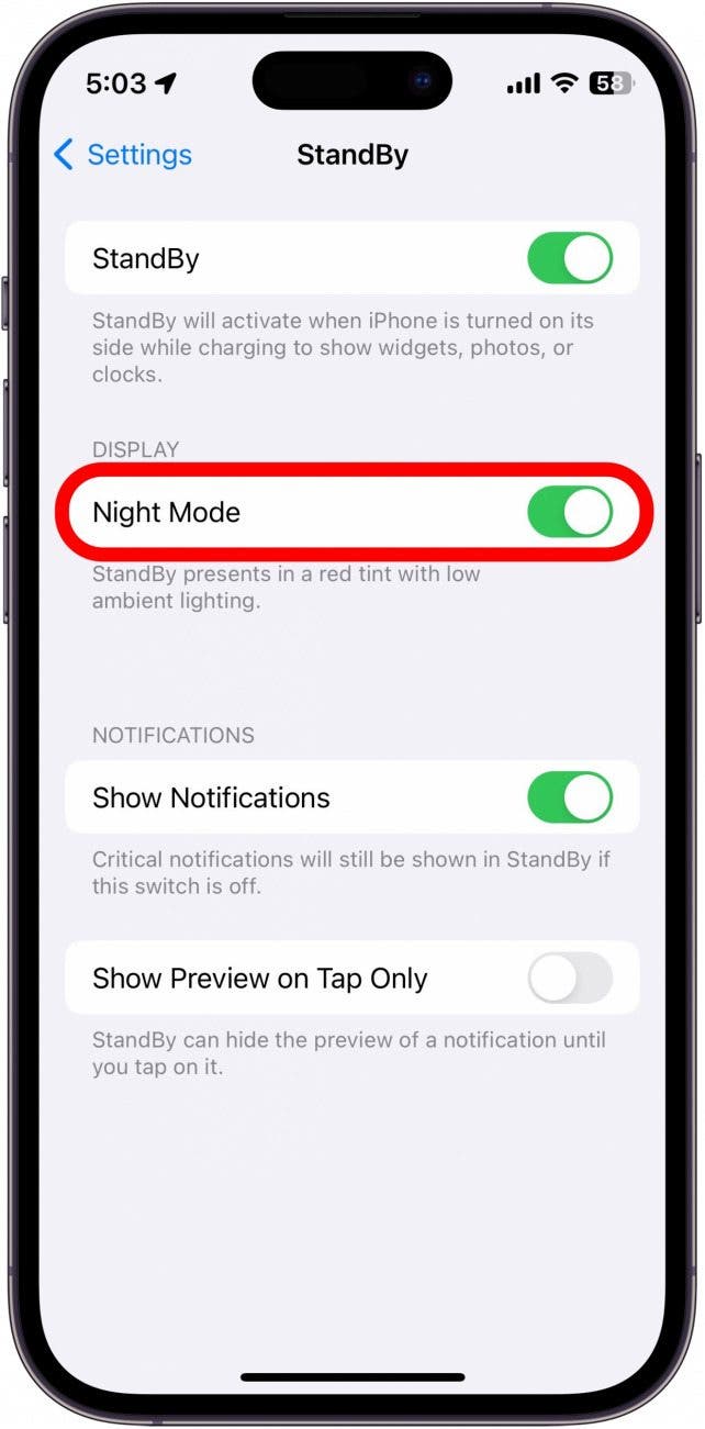 configuración de espera del iPhone con alternar el modo nocturno en un círculo rojo