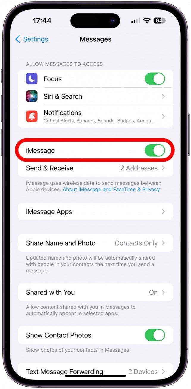 2. Si las imágenes de su iPhone no se envían, active iMessages.
