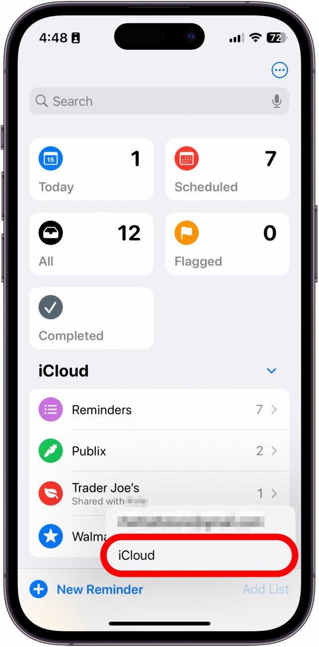 Creación de una nueva lista de la aplicación de recordatorios de iPhone con la cuenta de iCloud en un círculo rojo