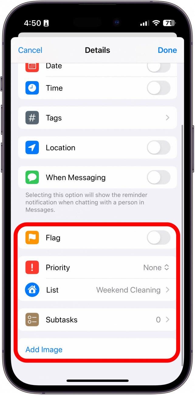 Detalles de recordatorio de iPhone con alternancia de bandera, prioridad, lista, subtarea y opciones de imagen en un círculo rojo