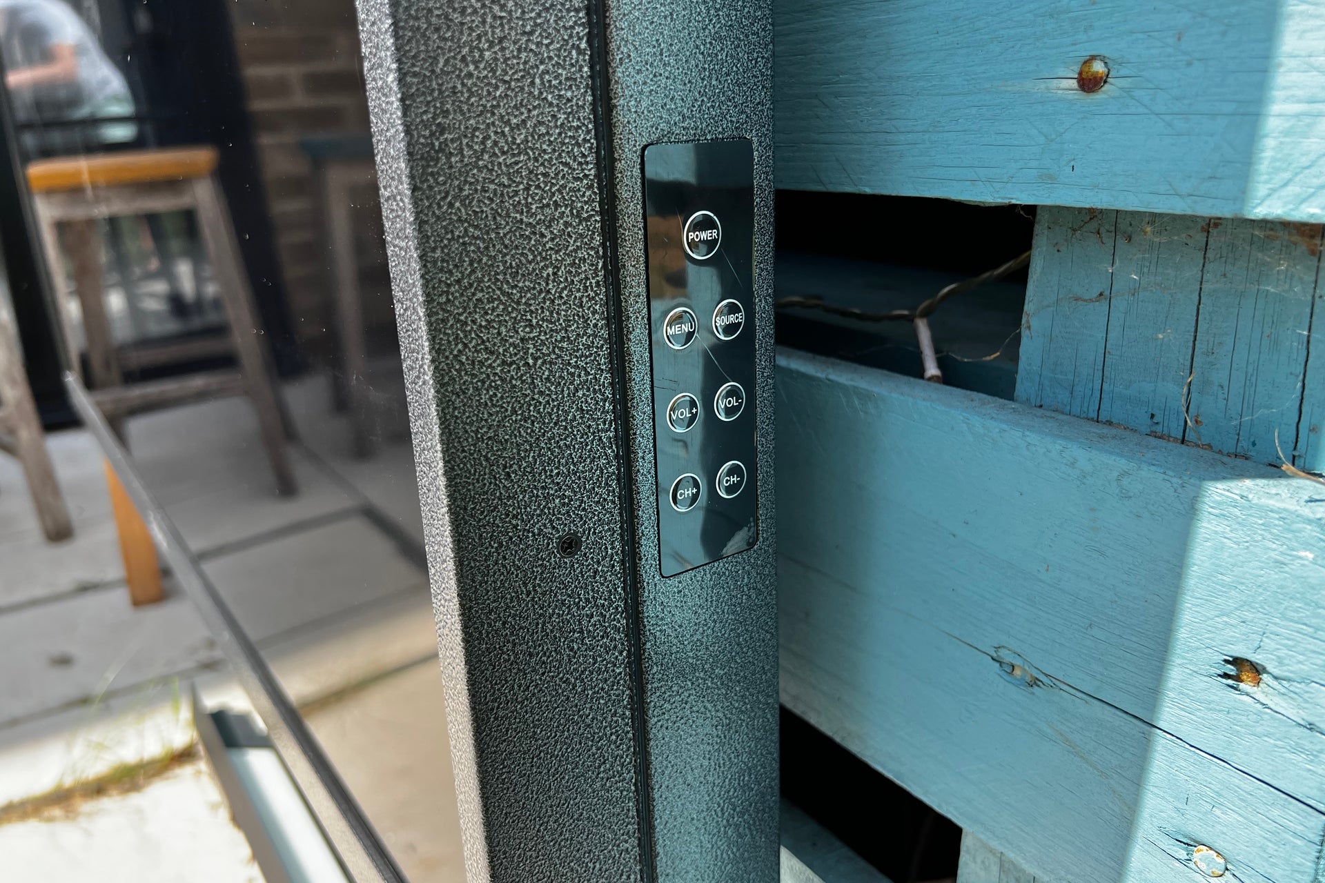 Controles laterales para TV exterior Deck Pro de 43 pulgadas Sylvox