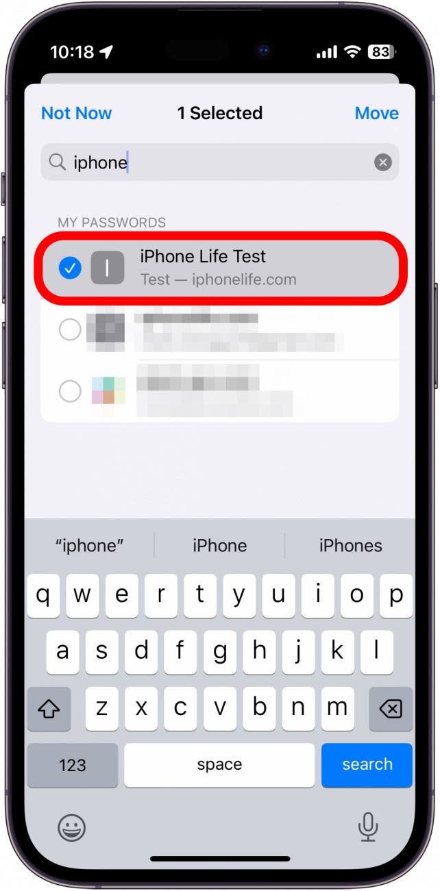 iPhone crea un grupo de contraseñas compartidas con la selección de contraseña en un círculo rojo