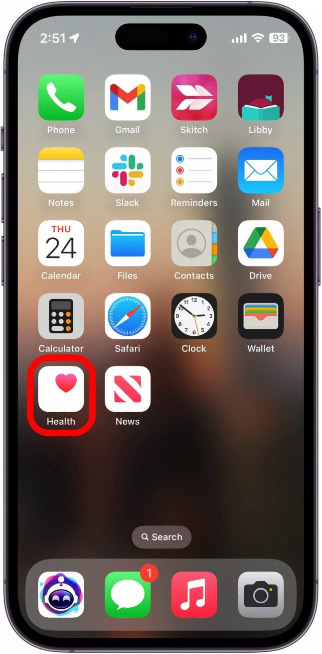 Pantalla de inicio del iPhone con la aplicación de salud rodeada de un círculo rojo.