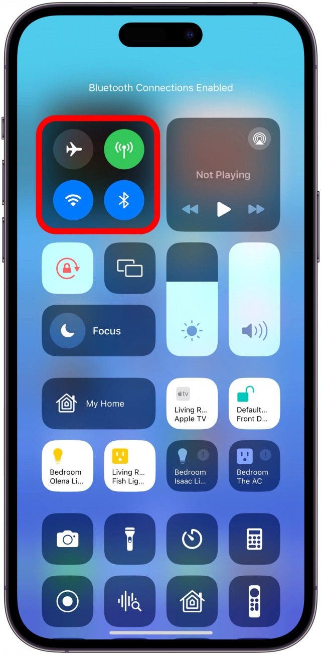 Asegúrese de que su iPhone esté conectado a una red Wi-Fi o celular confiable y tenga Bluetooth activado.