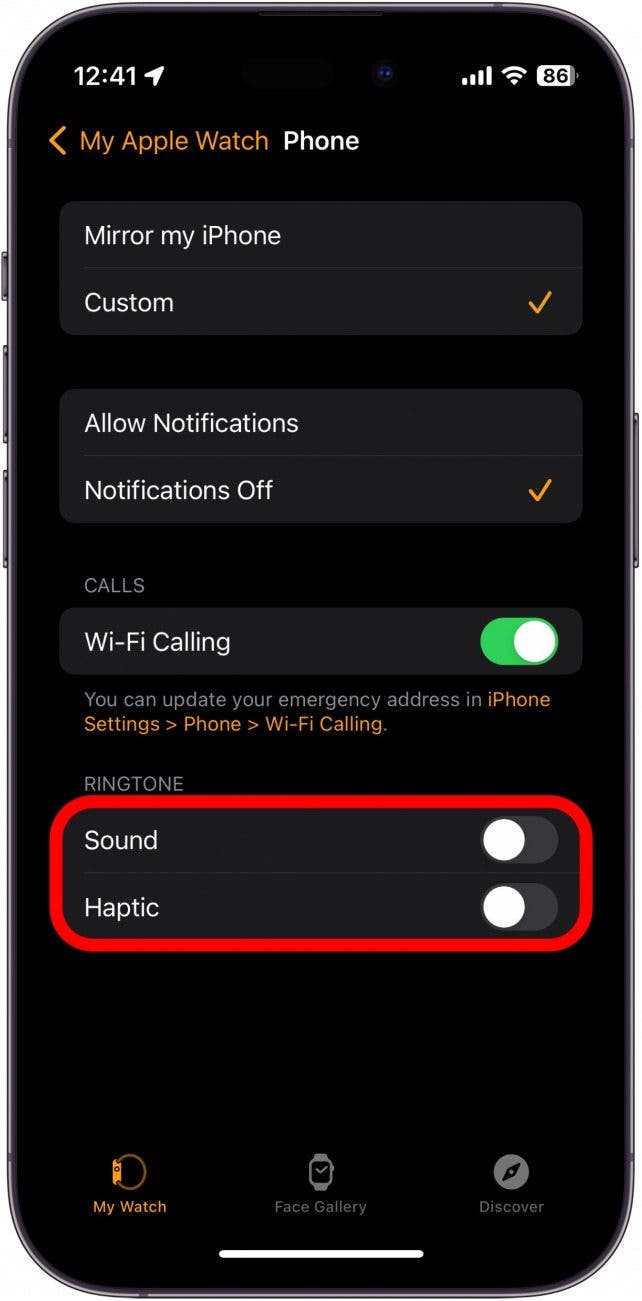 Configuración del teléfono Apple Watch con sonido y cambios hápticos en un círculo rojo