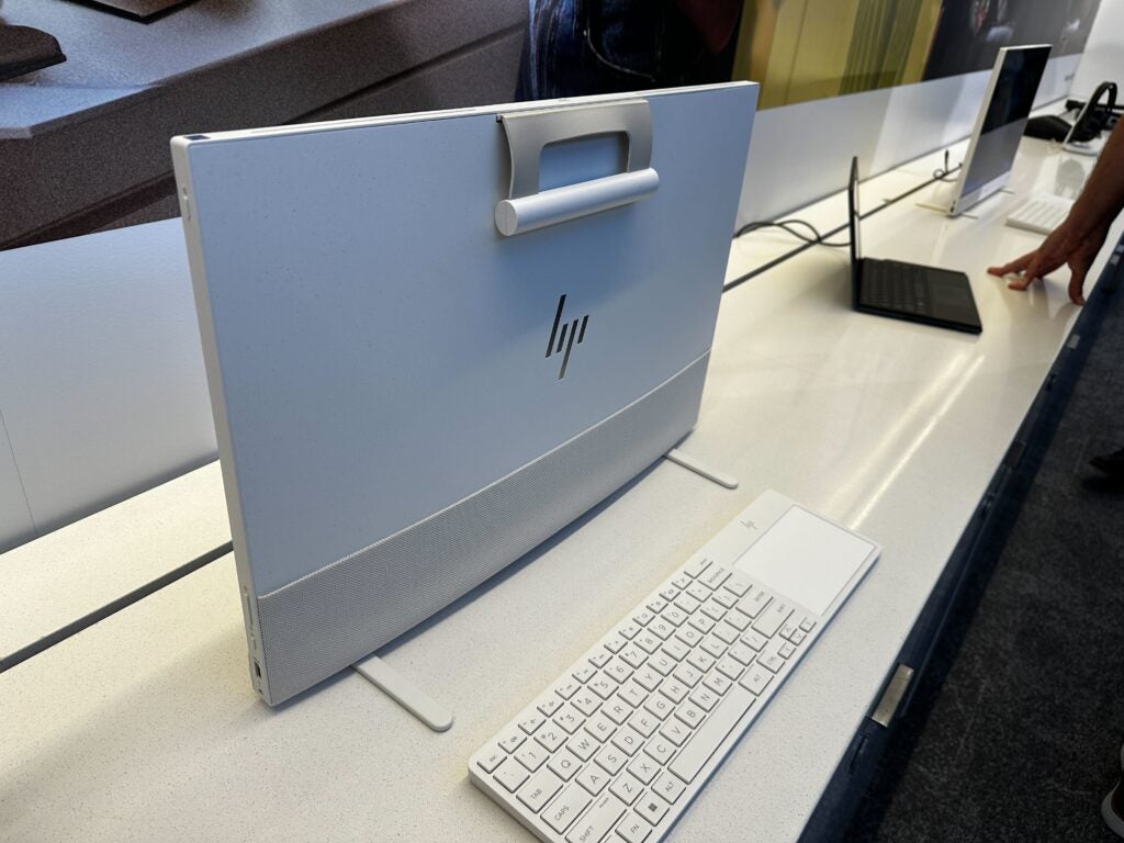 HP Envy Move trasera, con teclado