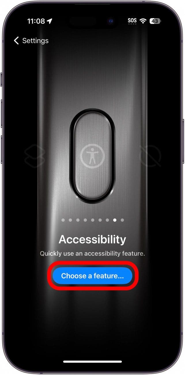 Configuración del botón de acción del iPhone que muestra la configuración de accesibilidad con un círculo rojo alrededor de elegir una función.