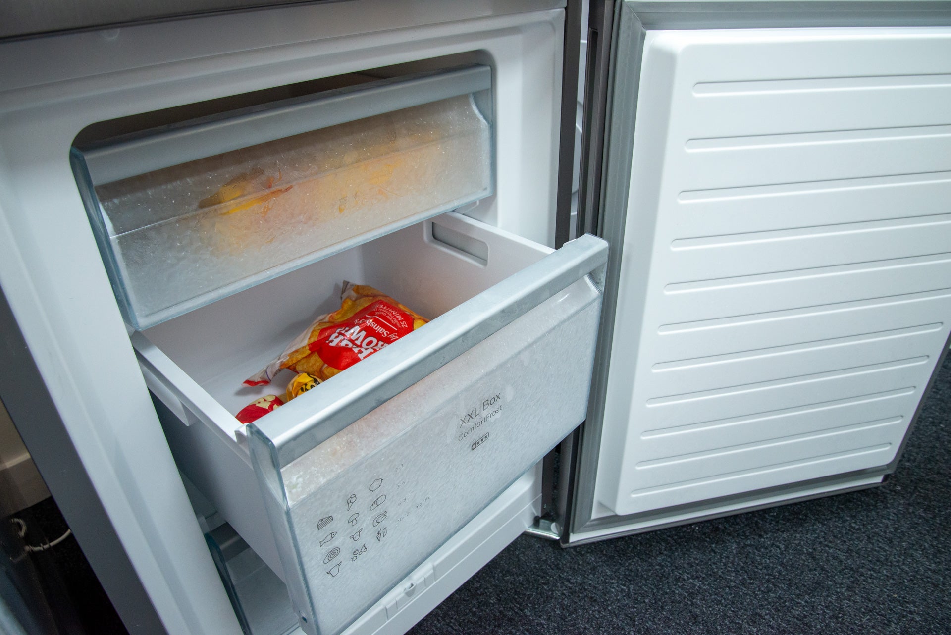 Miele KD 4052 E Congelador activo con puerta abierta