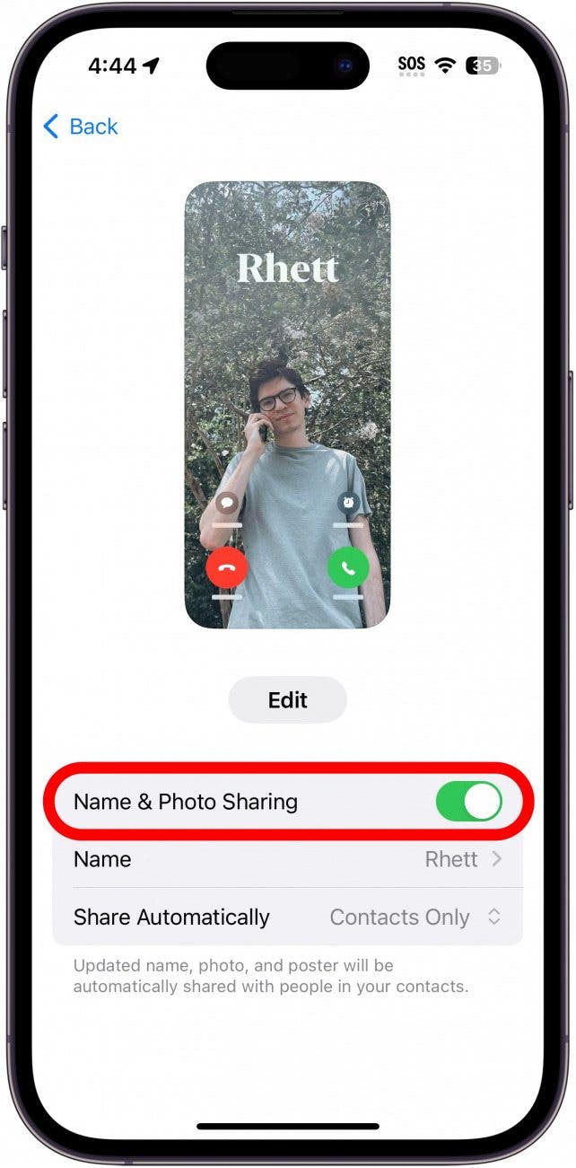 Configuración de foto y póster de contacto de iPhone con alternancia para compartir nombre y foto en un círculo rojo