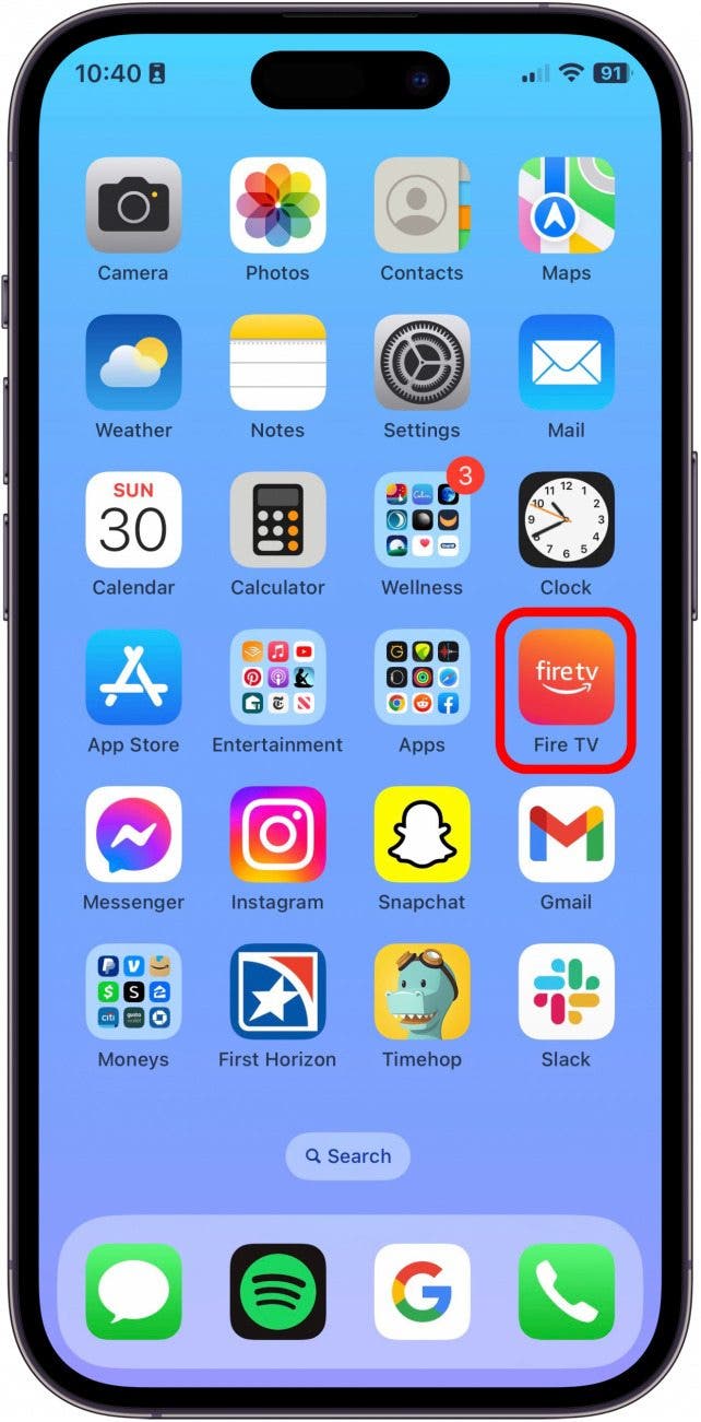 En la pantalla de inicio de su iPhone, mantenga presionada la aplicación que desea ocultar de su pantalla de inicio.