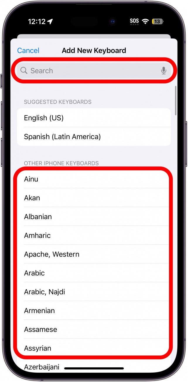 Menú de teclados de iPhone con barra de búsqueda y lista de idiomas con un círculo rojo