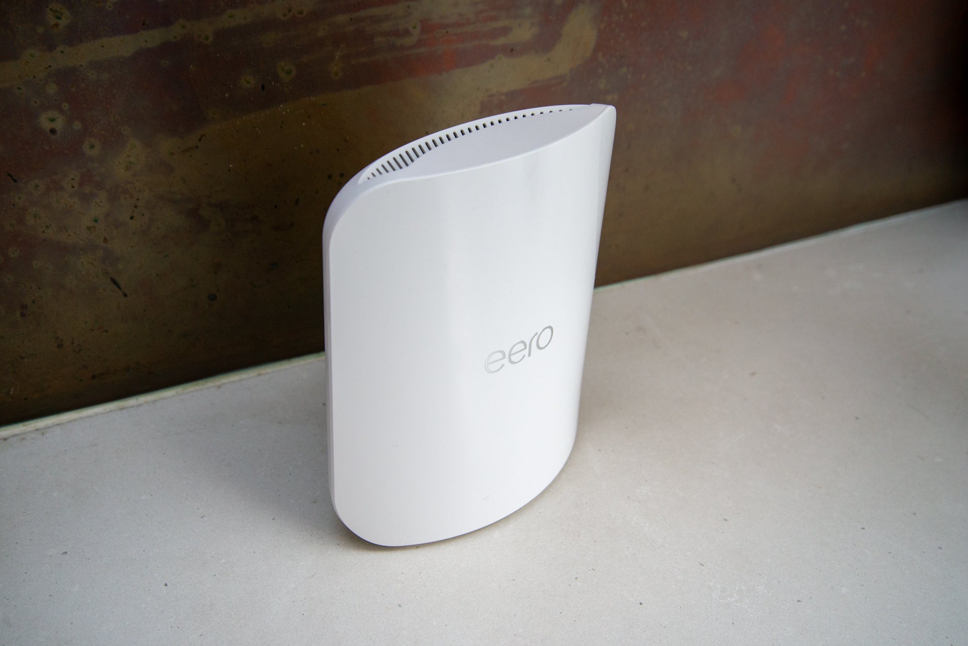 Eero Max 7 lateral