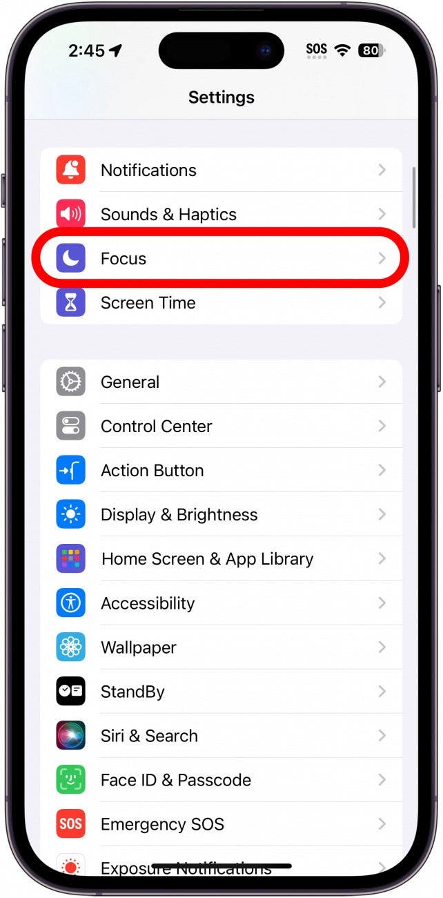Configuración del iPhone con la opción de enfoque en un círculo rojo.