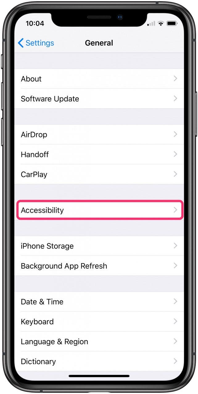 Una imagen de la pantalla de Configuración general del iPhone con la categoría Accesibilidad rodeada por un círculo.