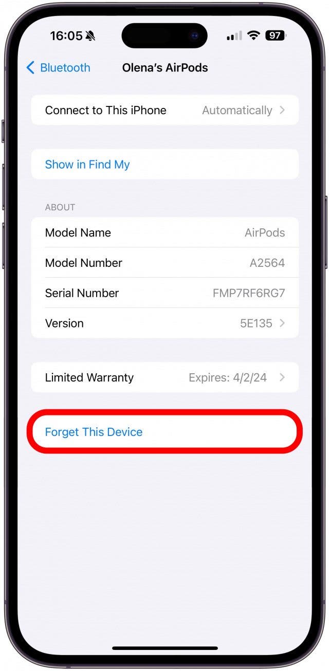 Primero, olvídate de los AirPods en la configuración de Bluetooth de tu iPhone.