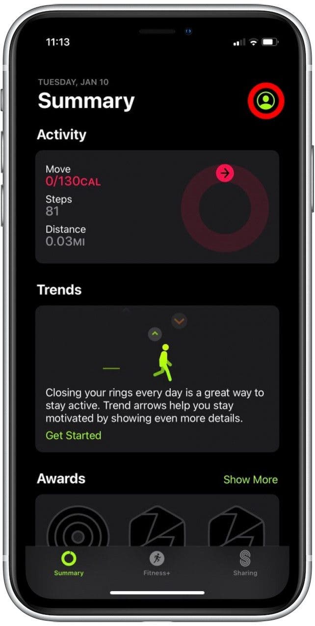 Toca el ícono de tu perfil en la esquina superior derecha.  Así es como se editan los objetivos de fitness en el iPhone.