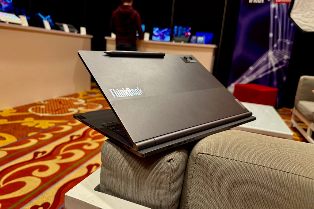 Parte trasera híbrida Lenovo ThinkBook Plus Gen 5
