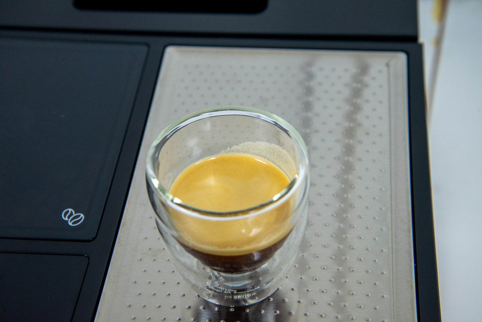 Beko CaffeExperto Máquina de café en grano a taza Varita de vapor expreso final
