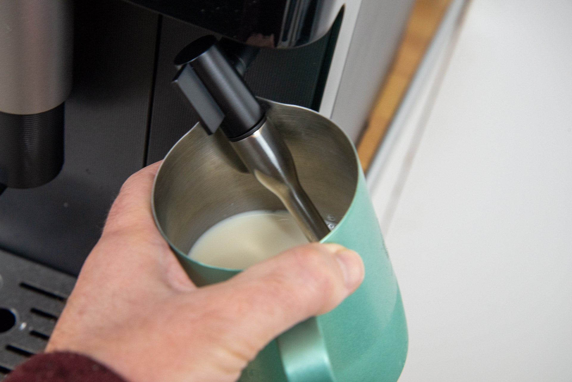 Máquina de café Beko CaffeExperto Bean To Cup, varilla de vapor para espumar leche