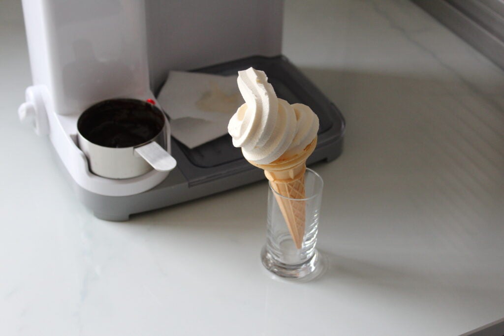 Helado en cono Cuisinart Soft Serve Ice Cream Maker