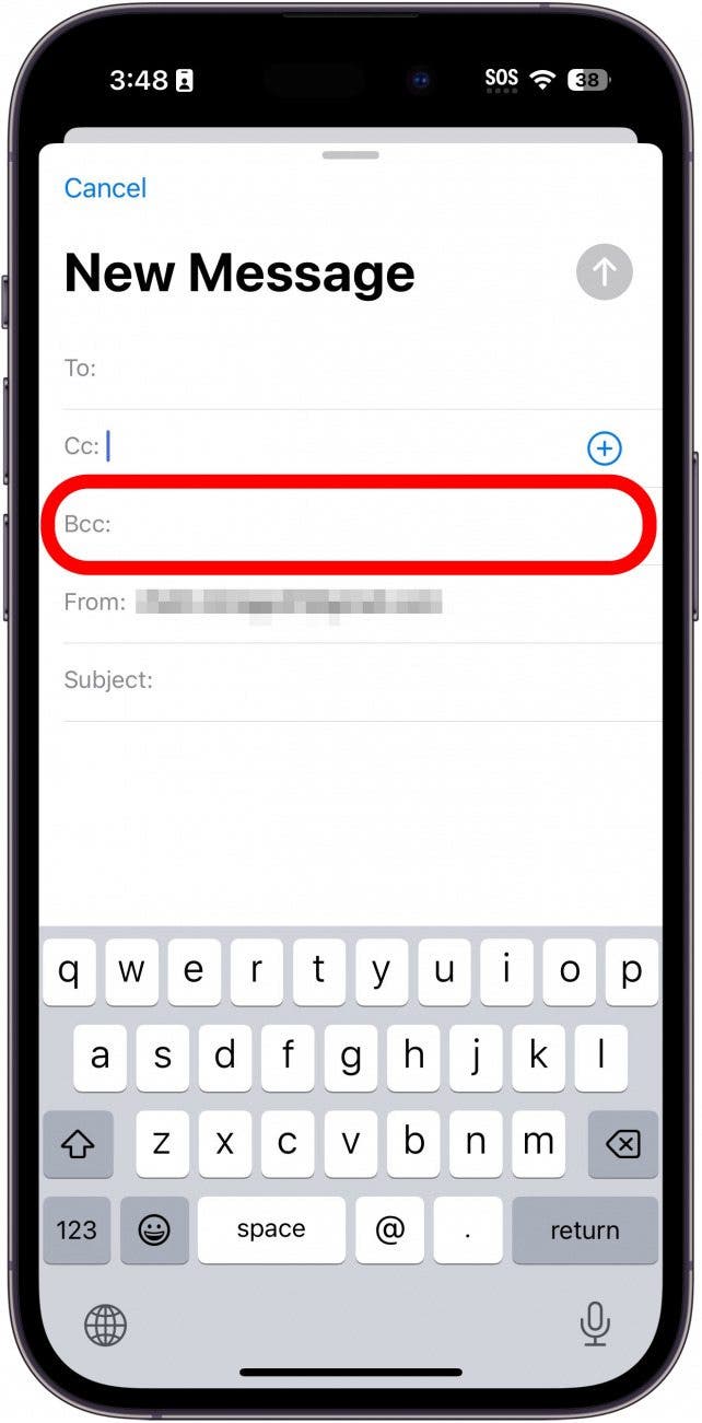 aplicación de correo para iPhone con el campo Cco en un círculo rojo