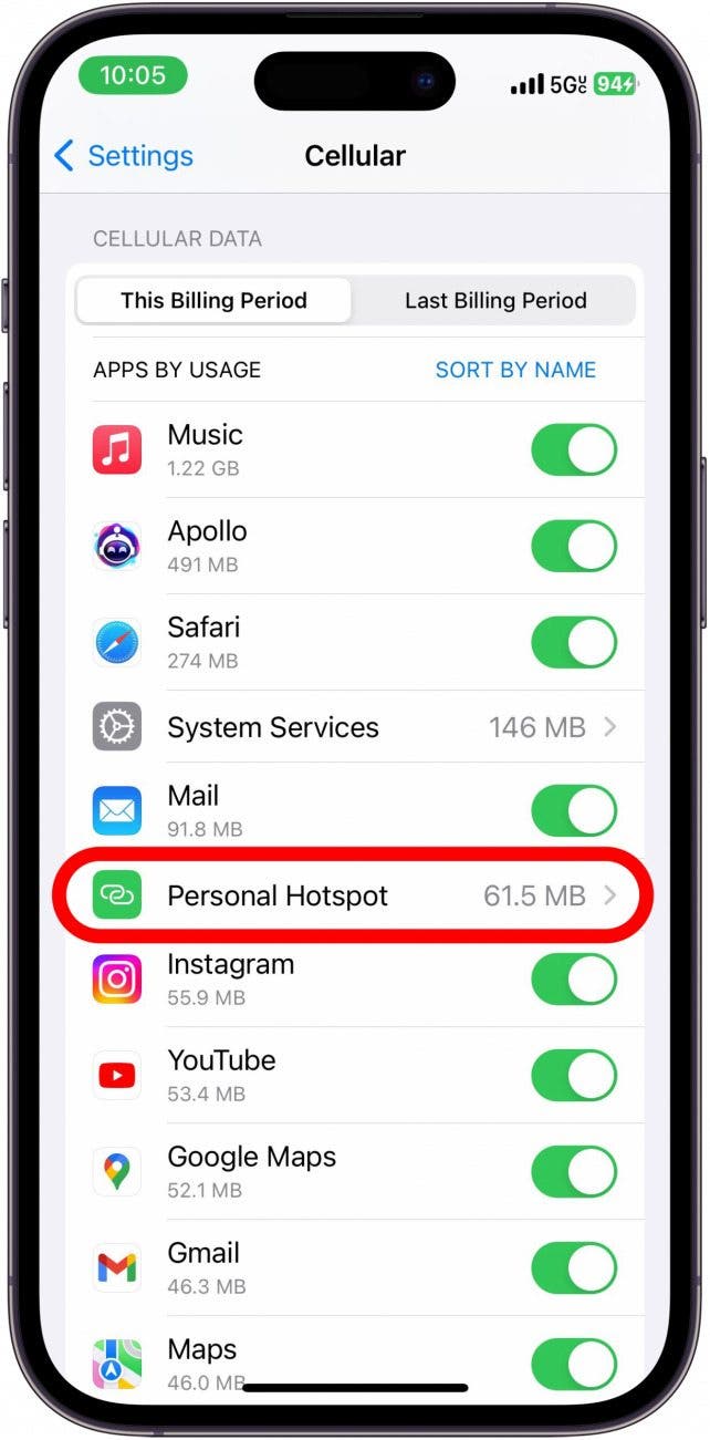 configuración de datos móviles del iPhone con punto de acceso personal en un círculo rojo