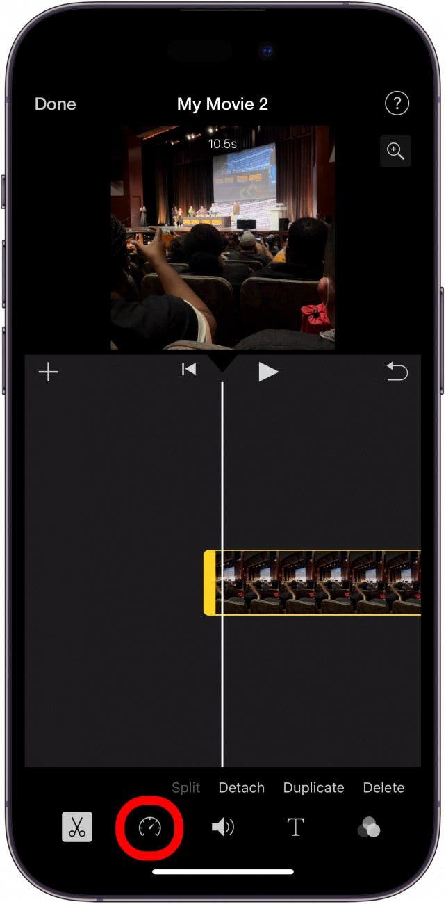 Aplicación iPhone Imovie con botón de velocidad de reproducción con un círculo rojo