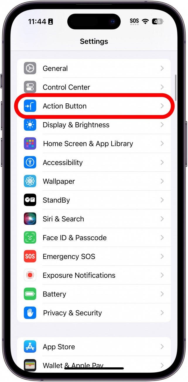 Configuración del iPhone con el botón de acción rodeado en rojo.