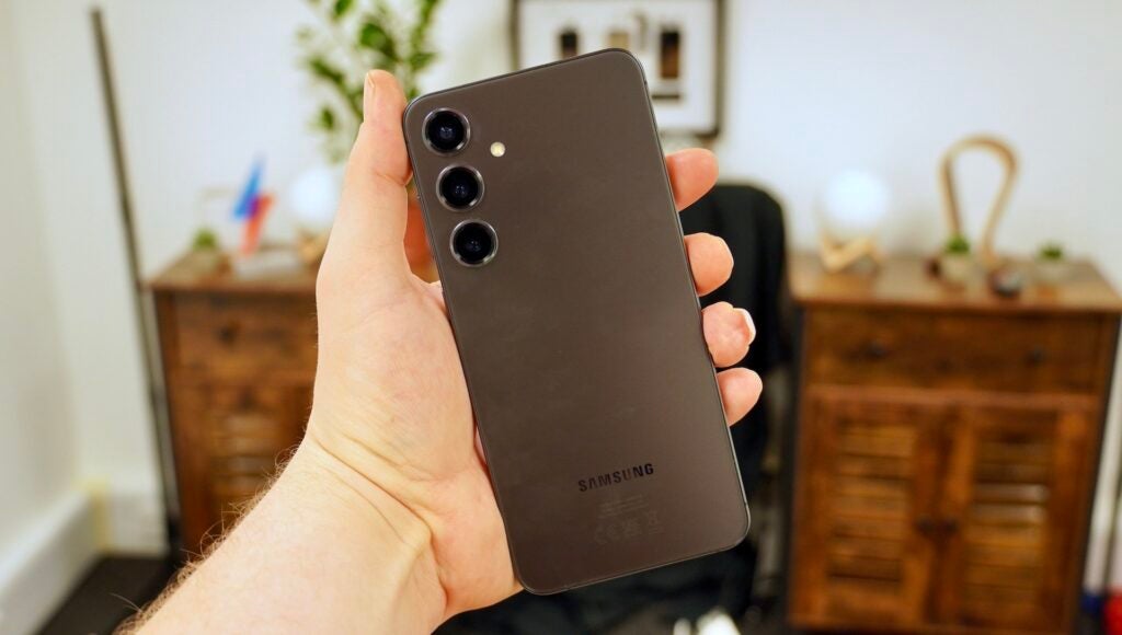 Samsung Galaxy S24 Plus en la mano