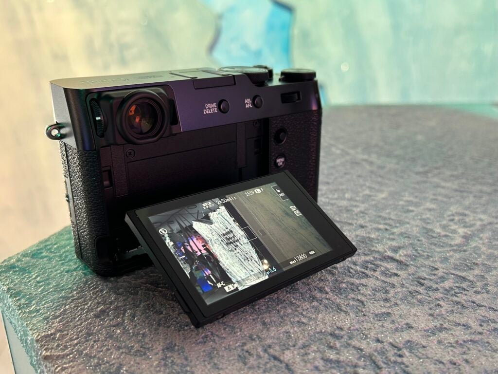 Monitor inclinable Fujifilm X100VI