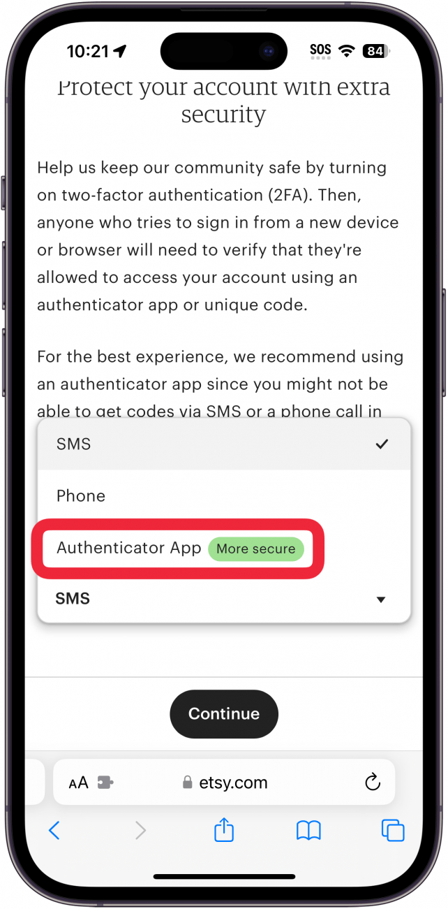 iPhone Safari que muestra la configuración de autenticación multifactor de etsy con un menú desplegable ampliado y un cuadro rojo alrededor de la aplicación de autenticación.