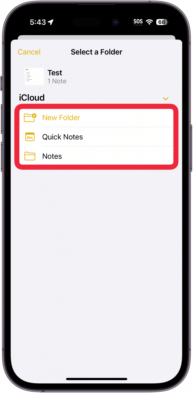 Carpeta de notas eliminadas recientemente del iPhone con un cuadro rojo alrededor de una lista de carpetas para mover la nota eliminada.