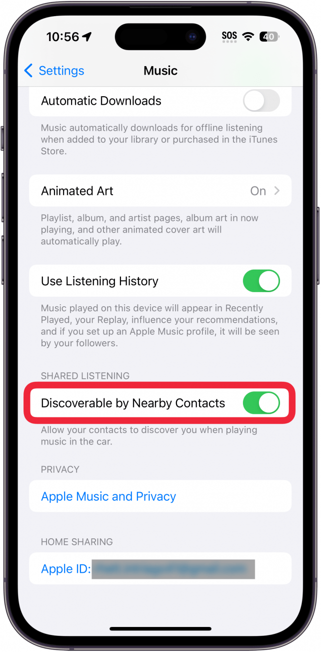 Configuración de música del iPhone con un cuadro rojo alrededor de la opción visible para contactos cercanos.