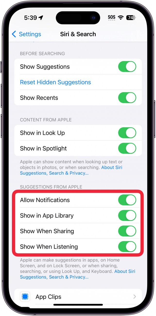 iPhone Siri y configuración de búsqueda con un cuadro rojo alrededor alterna para sugerencias de Apple
