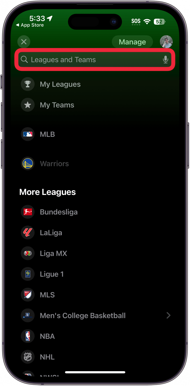 aplicación de deportes para iPhone que muestra ligas y equipos con un cuadro rojo alrededor de la barra de búsqueda