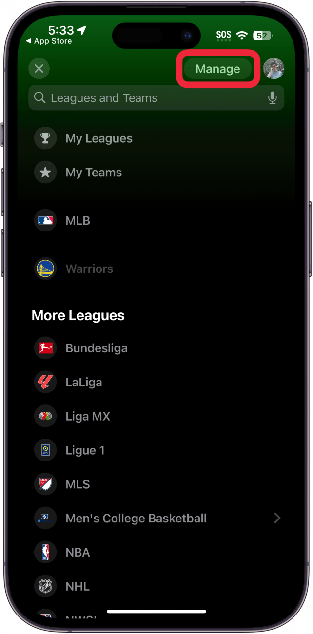 aplicación de deportes para iPhone que muestra ligas y equipos con un cuadro rojo alrededor del botón de administración