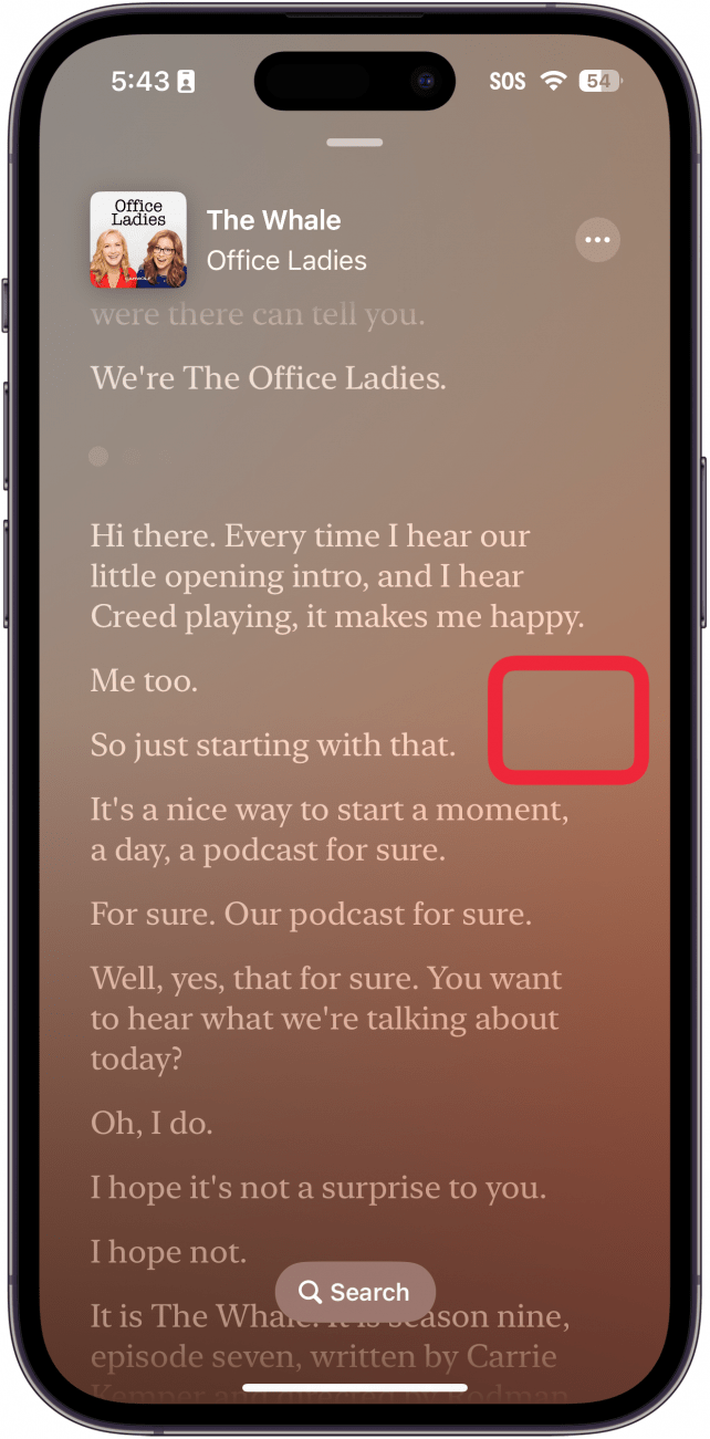 podcasts de Apple que muestran una transcripción del podcast, con un cuadro rojo alrededor de un espacio en blanco
