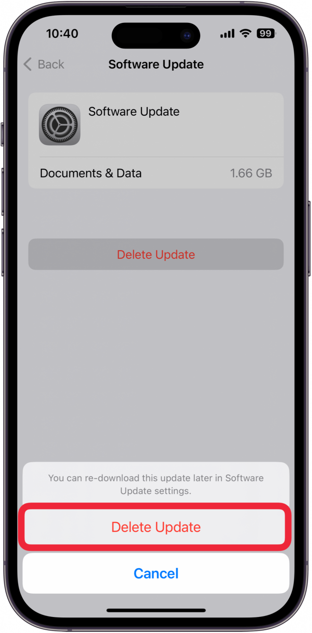 Pantalla de administración de almacenamiento del iPhone para una actualización de software con el botón Eliminar actualización con un círculo rojo