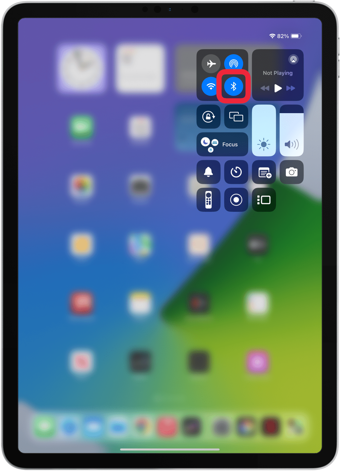 Si se trata de un teclado Bluetooth, asegúrese de que el Bluetooth esté habilitado en su iPad.