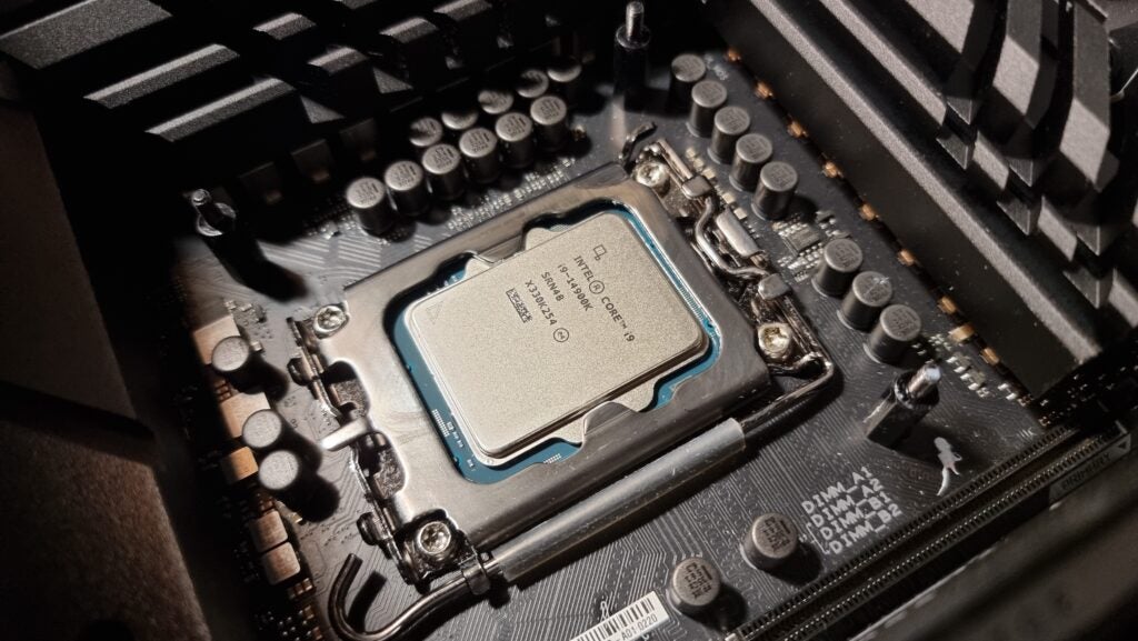 Intel Core i9-14900K siendo probado en una placa base