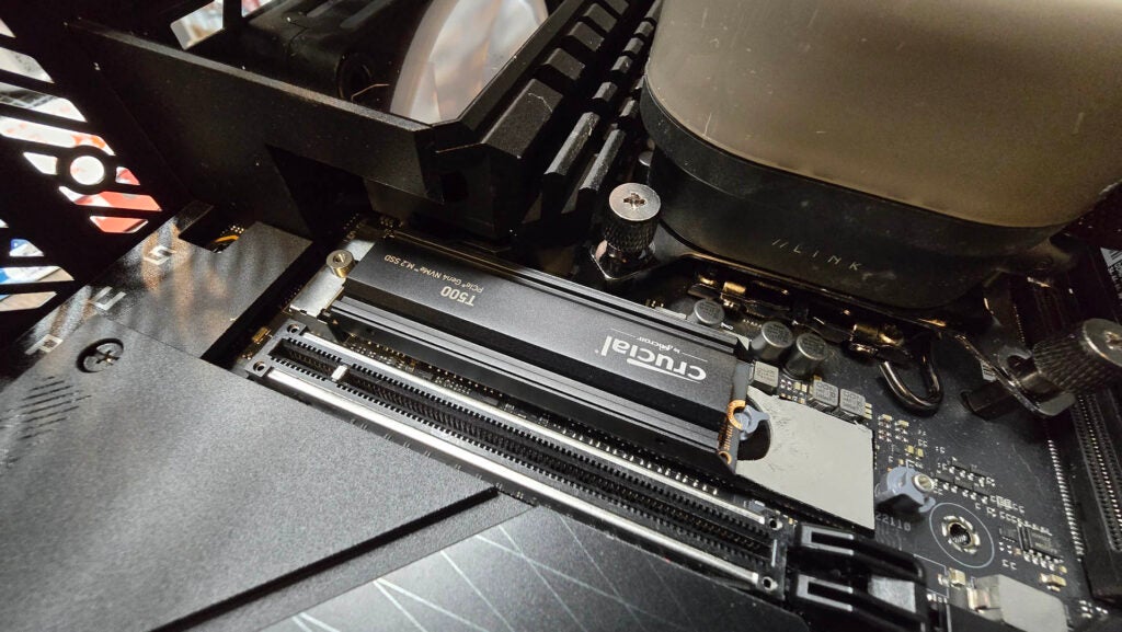 SSD Crucial T500 M.2 PCIe 4.0 se prueba en una PC