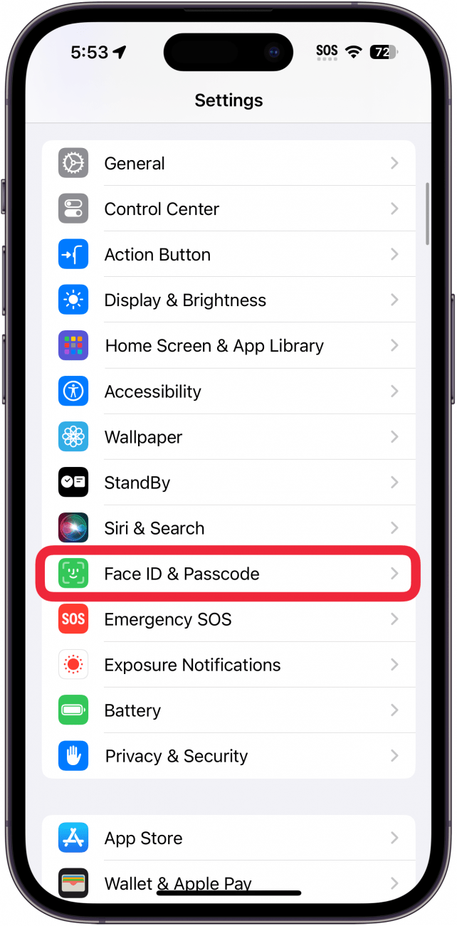 Configuración del iPhone con un cuadro rojo alrededor de la identificación de la cara y el código de acceso