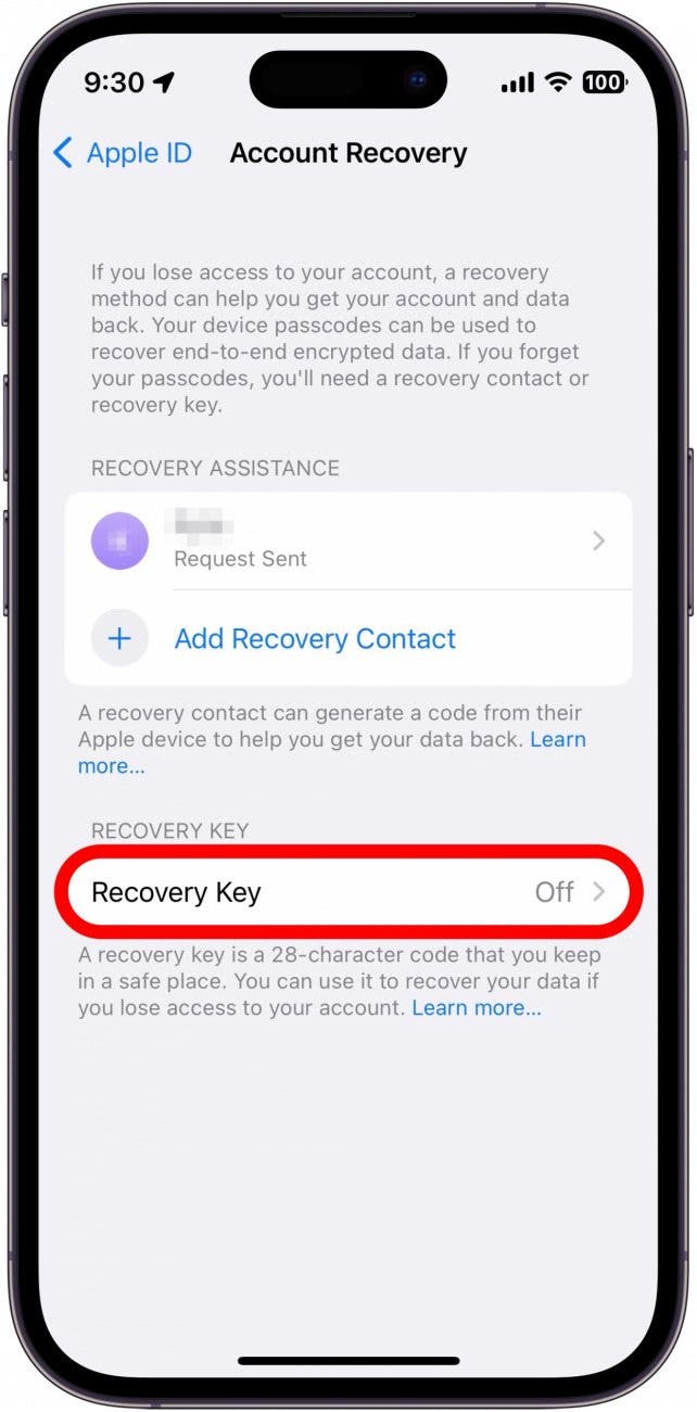 Configuración de recuperación de cuenta de ID de Apple de iPhone con un cuadro rojo alrededor de la clave de recuperación