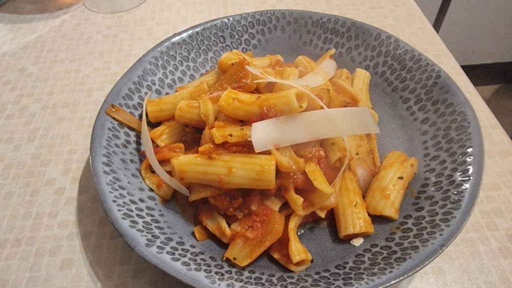 Pasta con tomate - Muestra de comida de olla arrocera Cosori