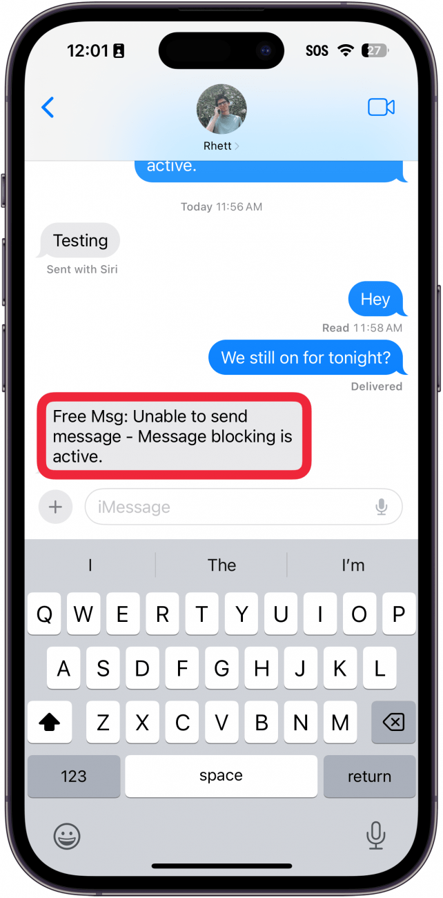 aplicación de mensajes de iPhone con un cuadro rojo alrededor de un texto que dice, 