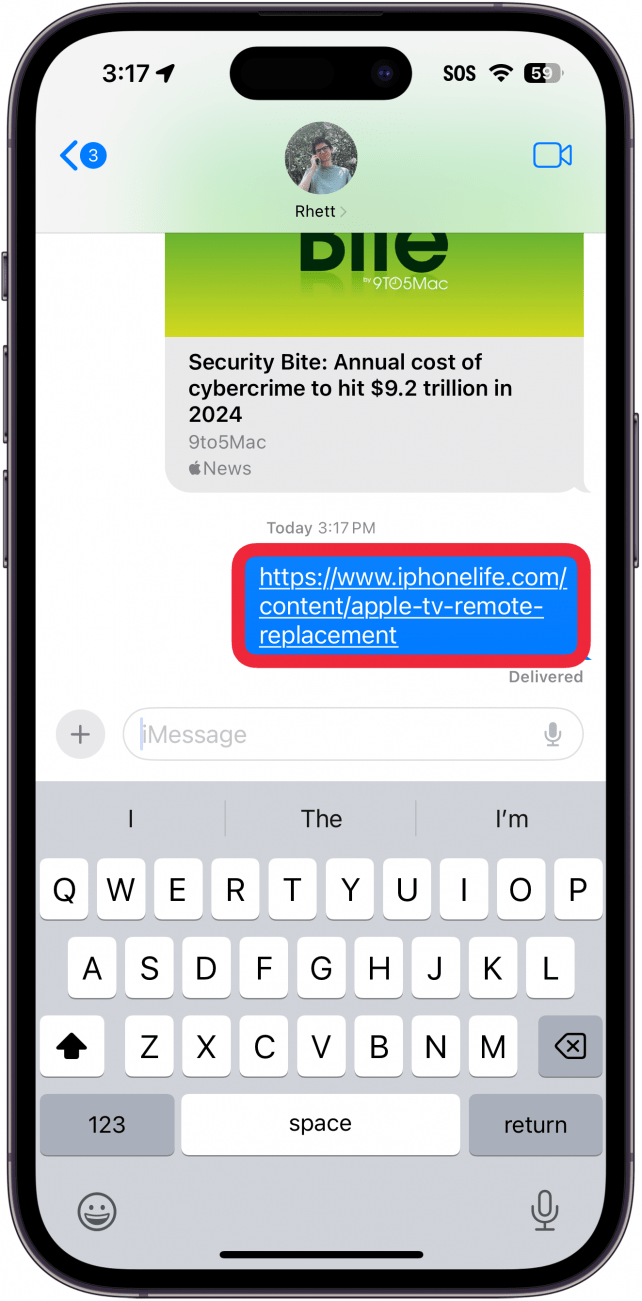 conversación de la aplicación de mensajes de iPhone que muestra una burbuja azul con una URL en la que se puede hacer clic y un cuadro rojo alrededor de la burbuja