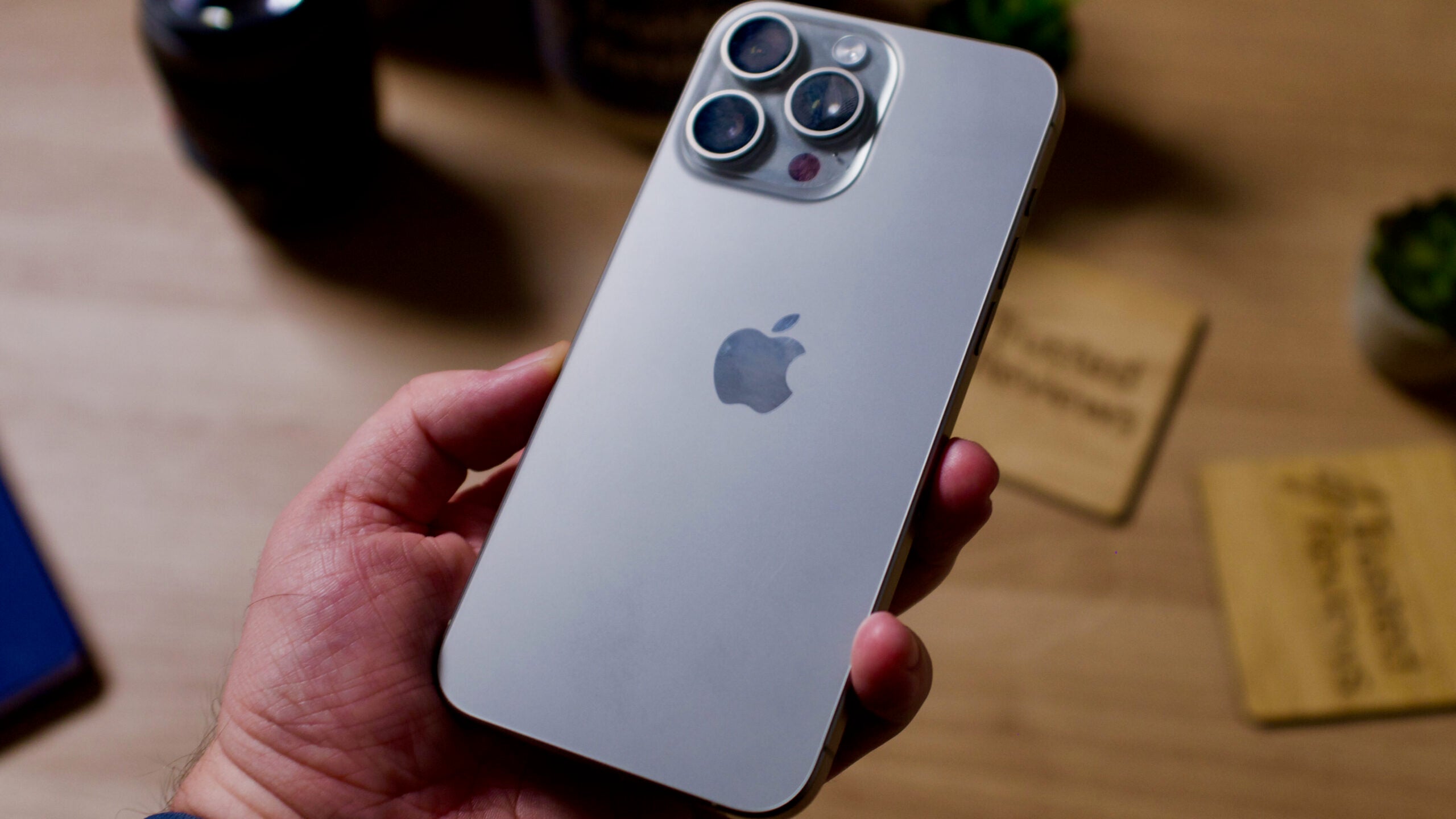El iPhone 15 Pro Max ahora tiene el mismo precio