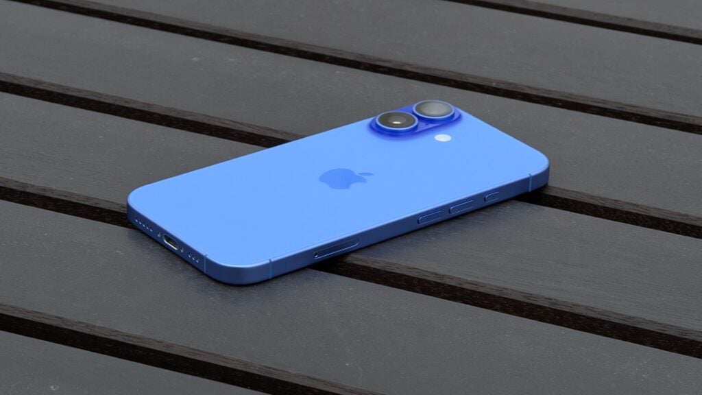 iPhone 16 en una mesa